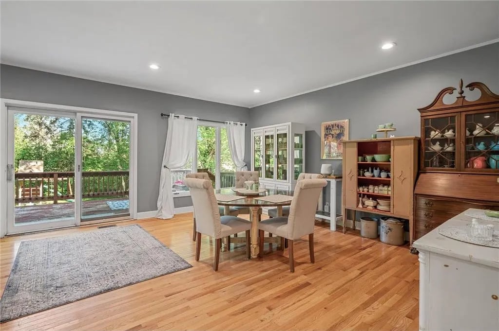 156 Lakeview Ave