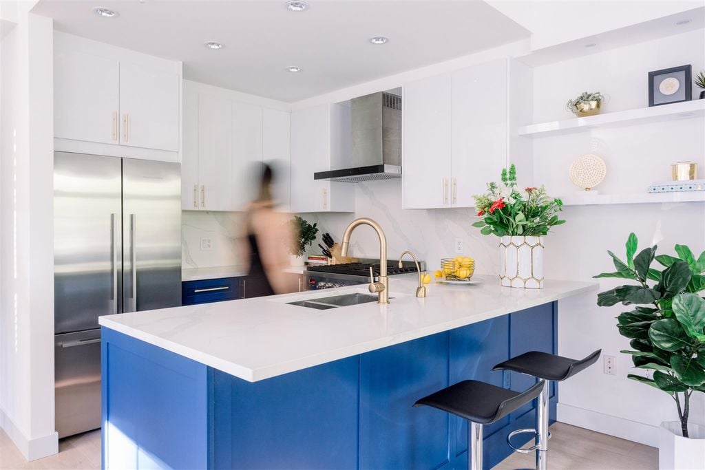 311 W 59th Ave