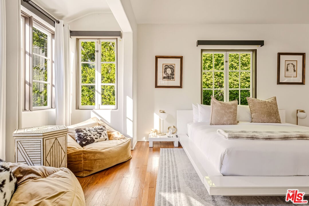 Sunset Vale Ave, 90069