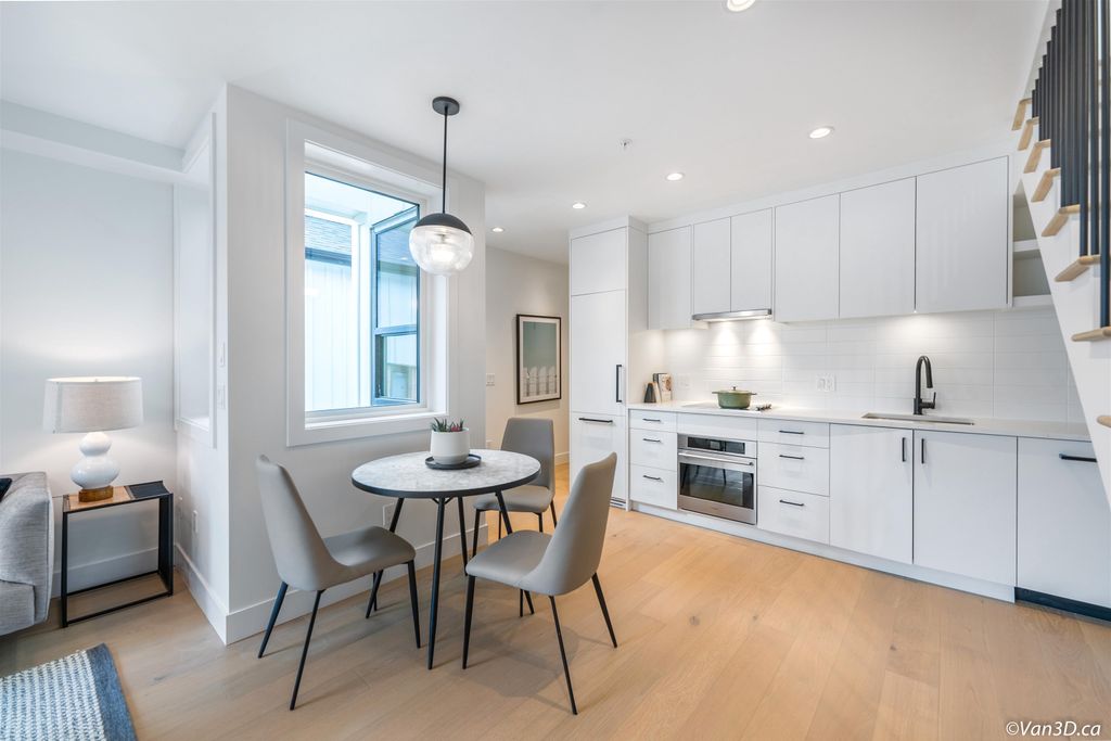 721 E 26 Ave