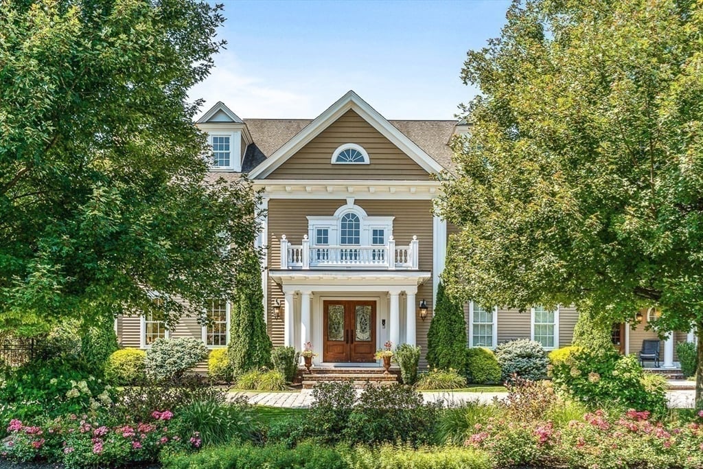 11 Village Ln