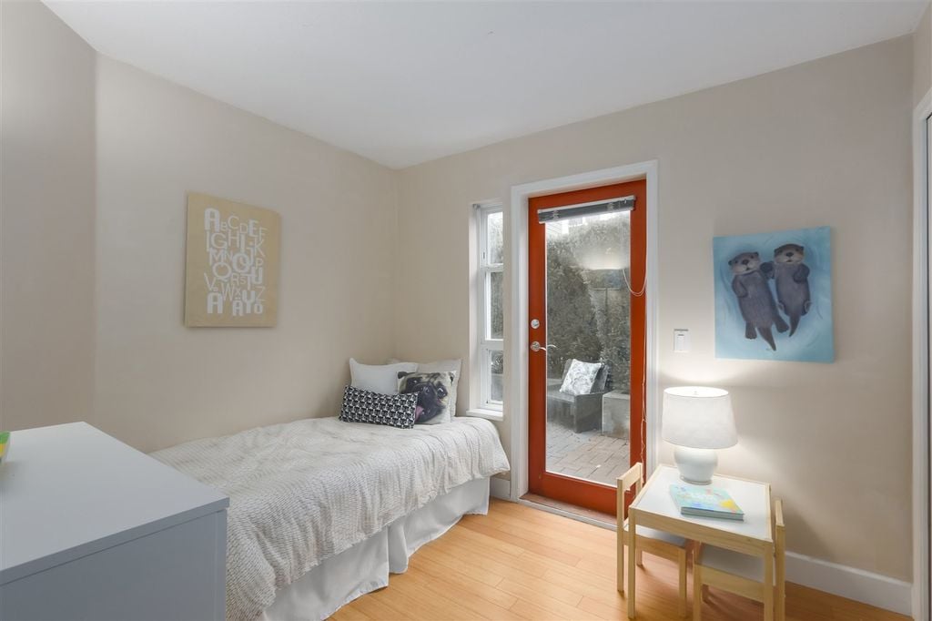 657 W 7th Ave, #103