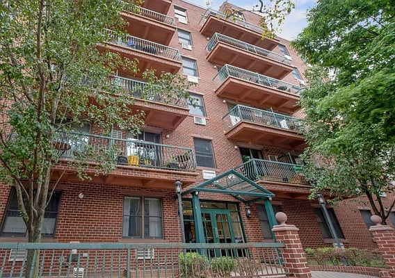 344 De Graw Street #2D