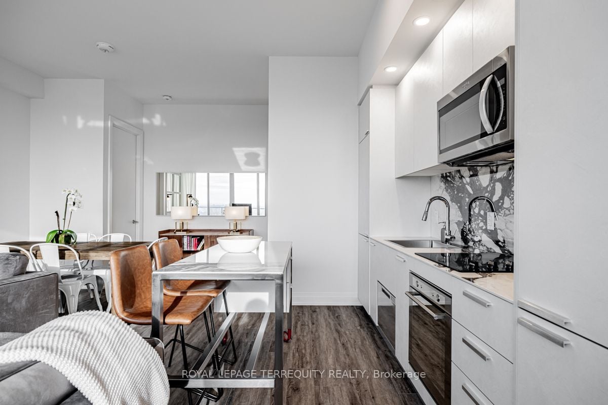 BEAUTIFUL CORNER PENTHOUSE