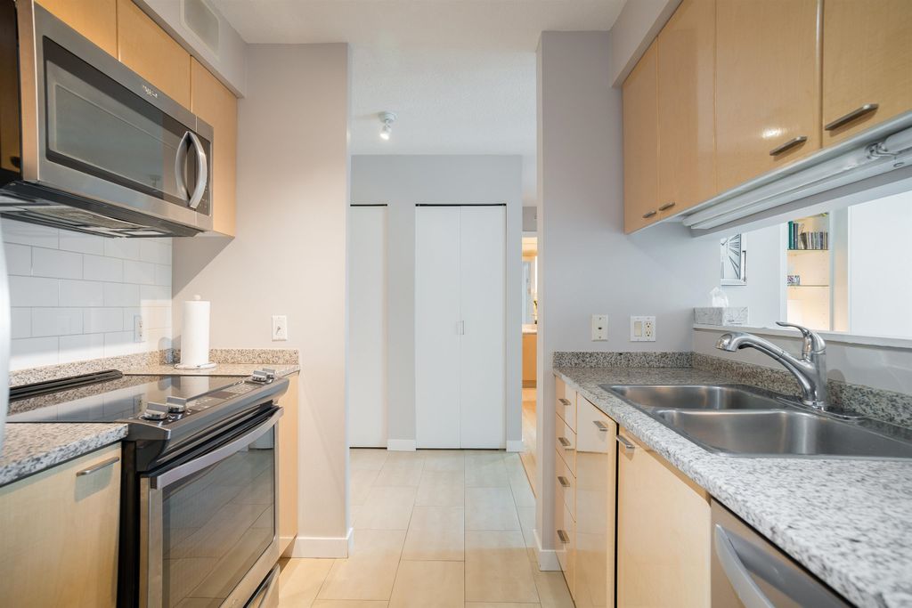 1288 W Georgia St, #2007