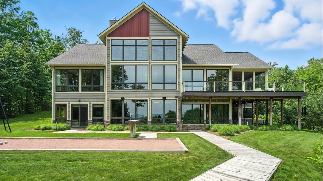 5566 S Spyglass Ridge Dr, Suttons Bay, MI 49682