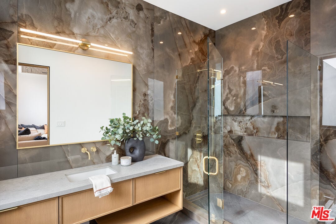 Mulholland Hwy, 90265