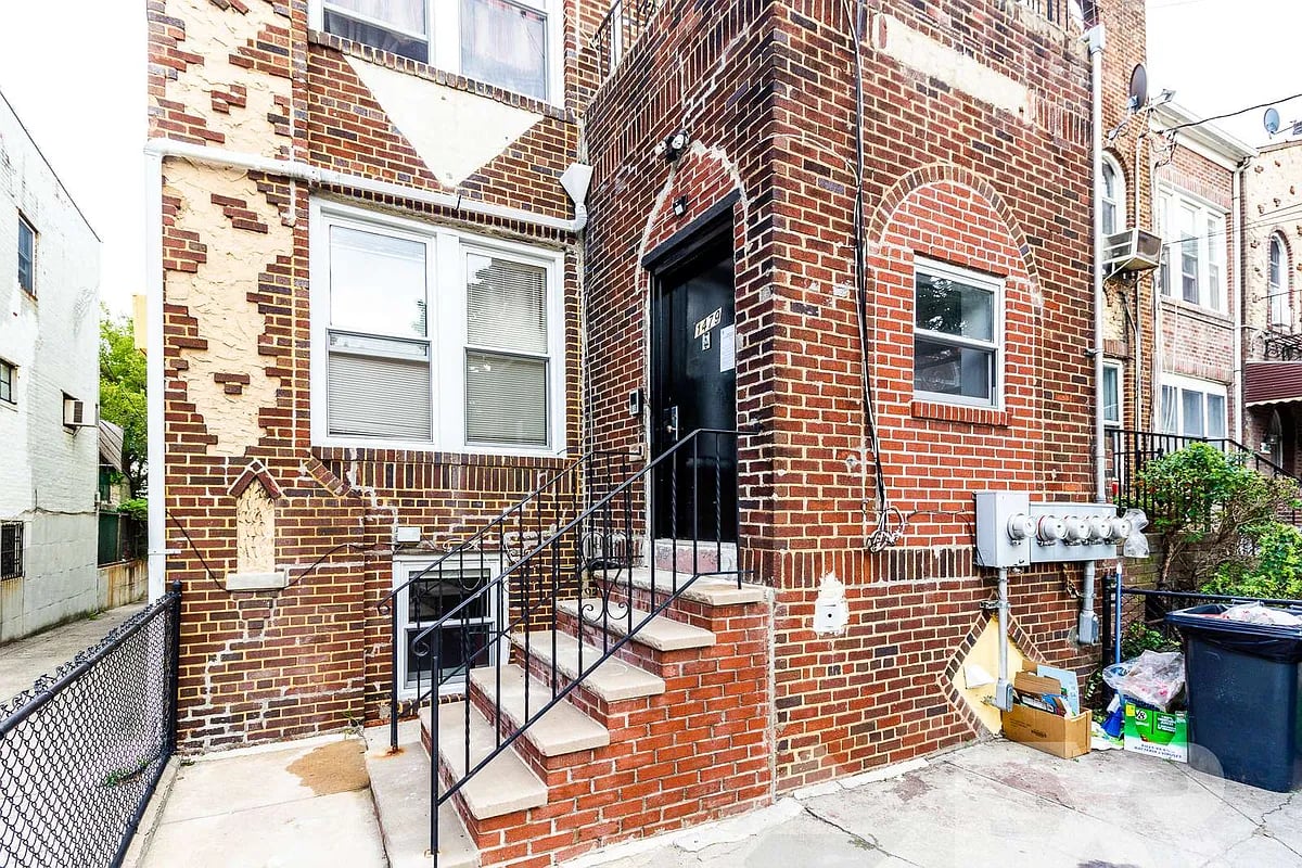 1479 East 34th Street #2F