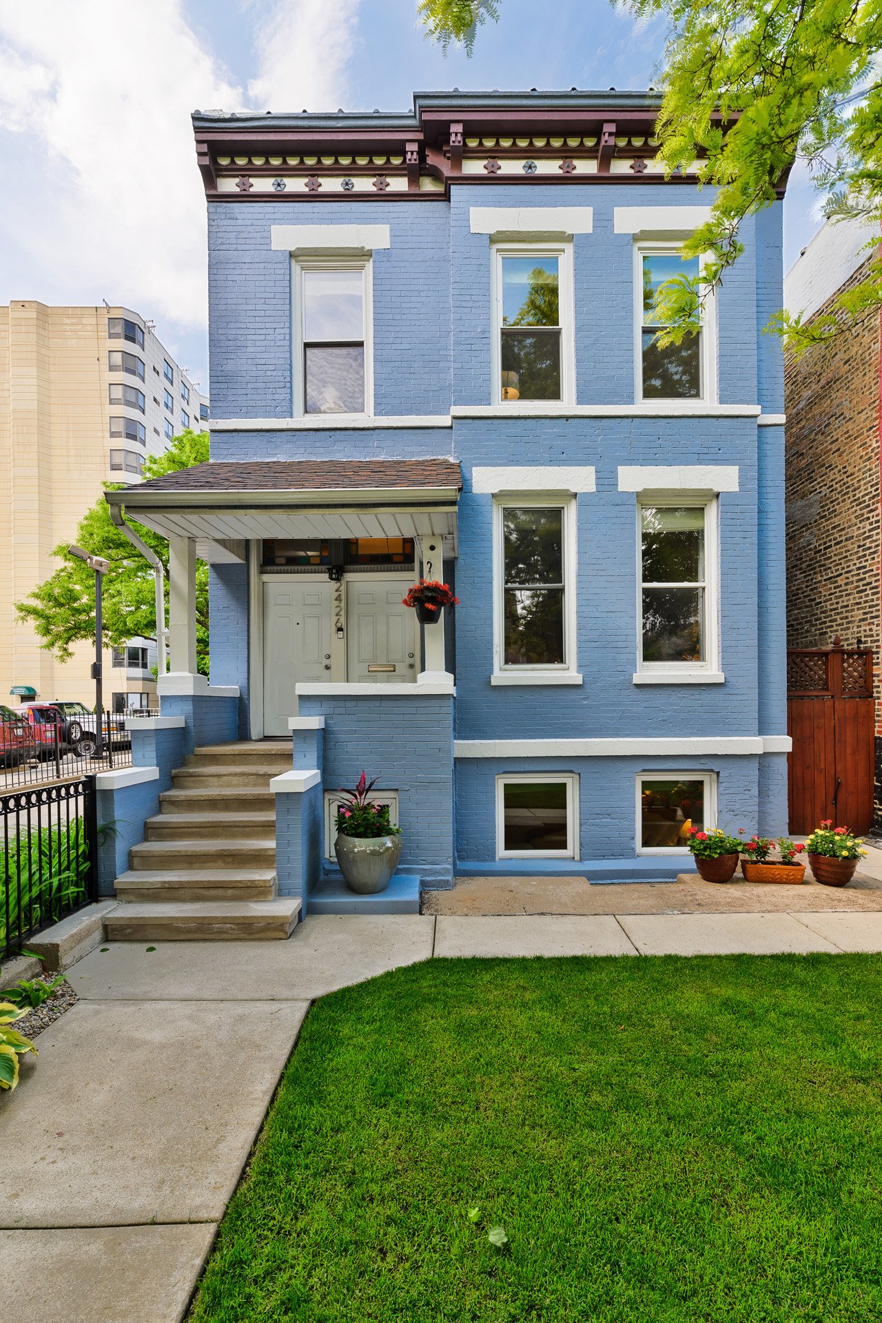 2426 W McLean Ave