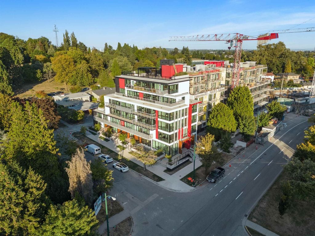 5118 Cambie St, #402