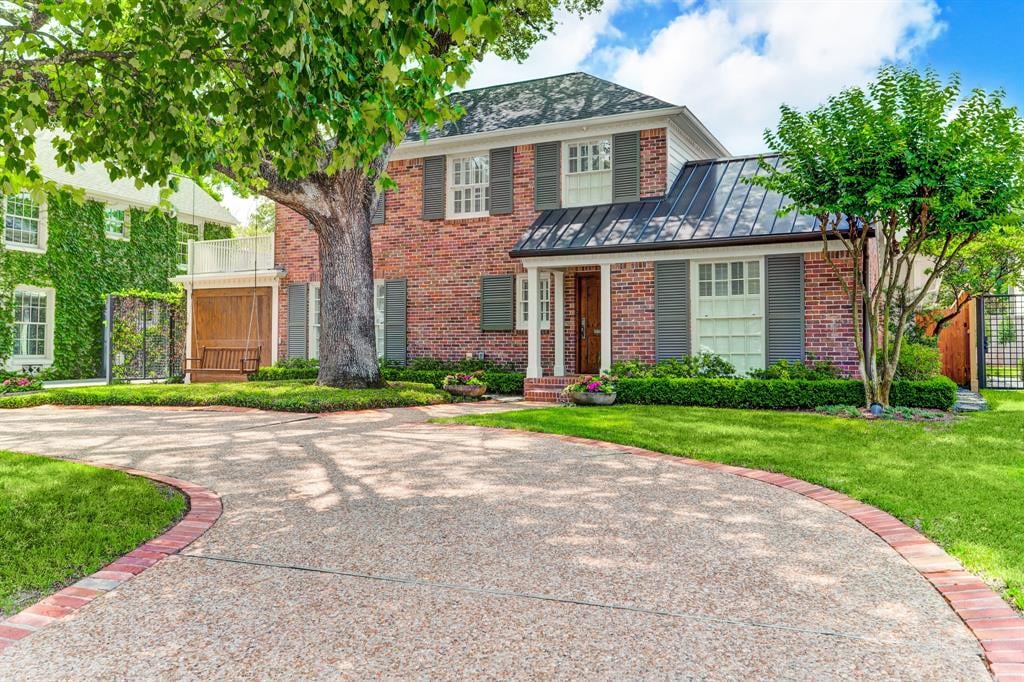 2415 Reba Dr