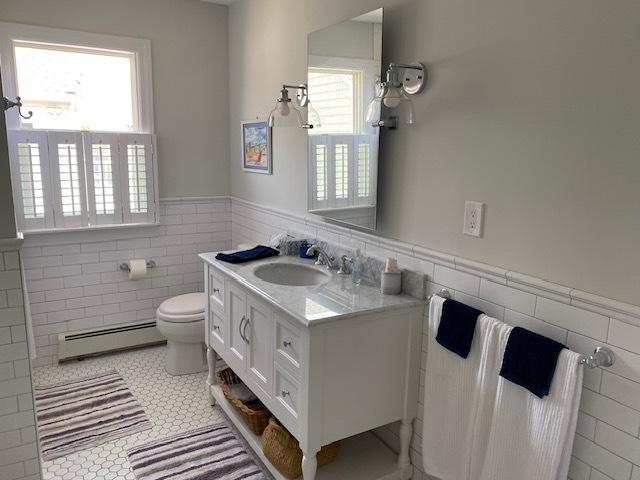 #312 a Classic Bay Header Home Just Three Homes From Ocean