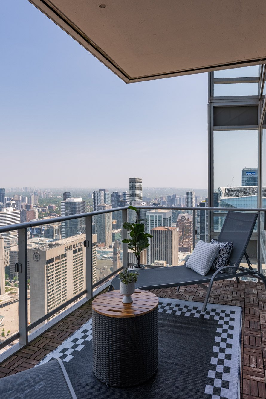 Suite 6104- 180 University Avenue