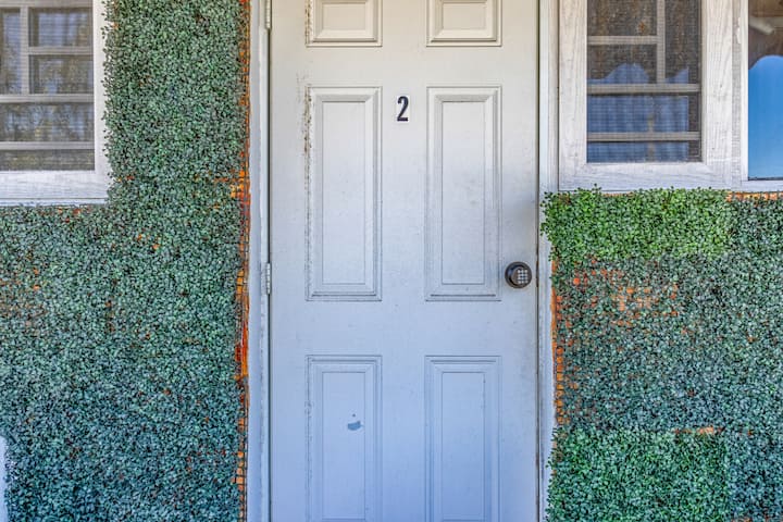 Beach House Apt 2 • 1BR + Terrace • Steps to Beach - Airbnb