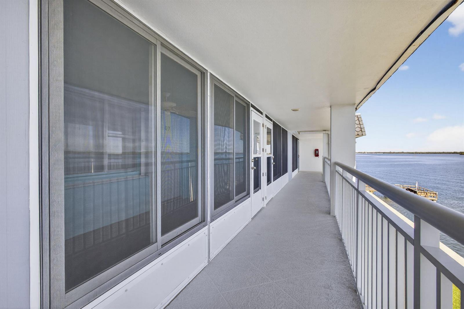 100 Shore 307 Ct