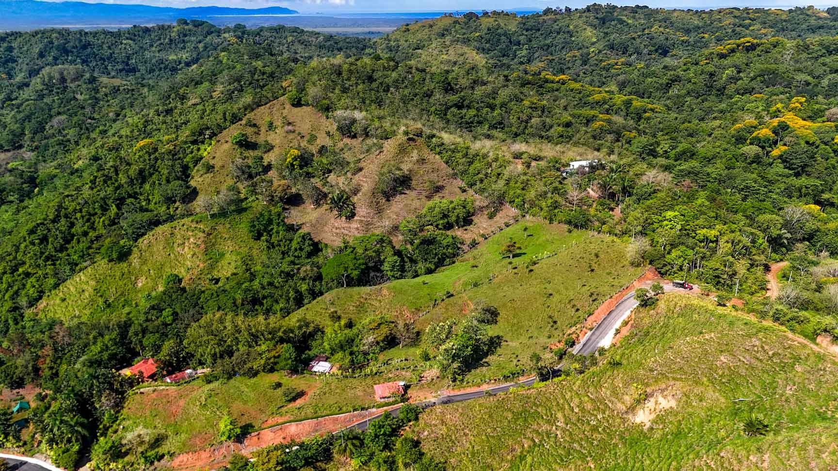 32-Acre Self-Sustainable Off-Grid Farm Near Ojochal with House, Solar Power & River