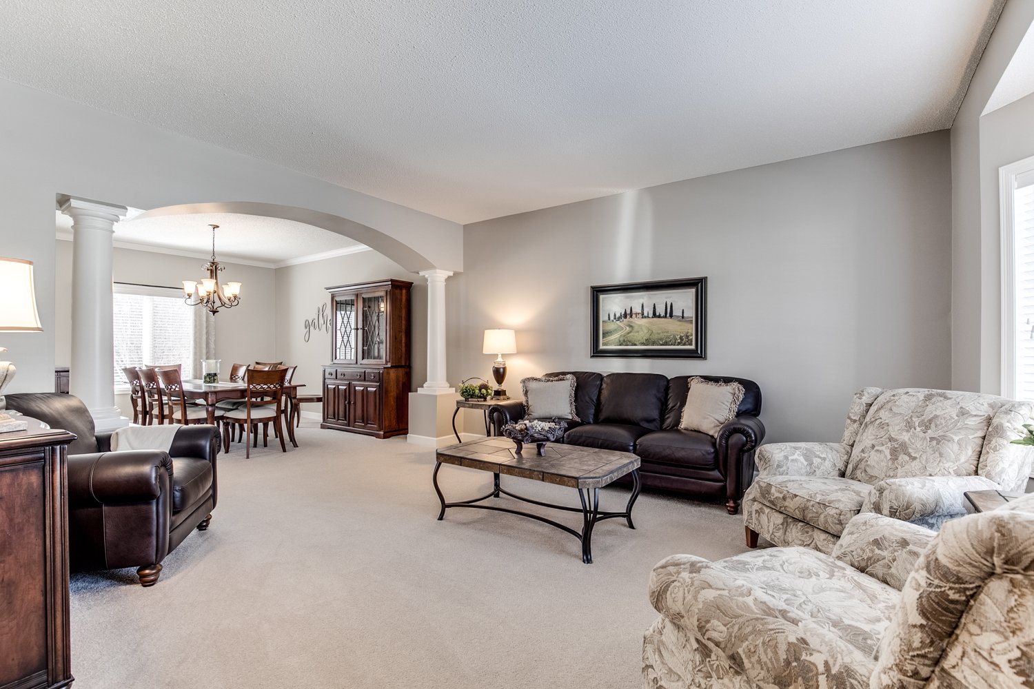 Beautiful 2-Story in Desirable OakParke Estates