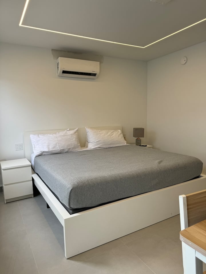 Beach House Apt 8 • King Studio w/ Kitchenette - Airbnb