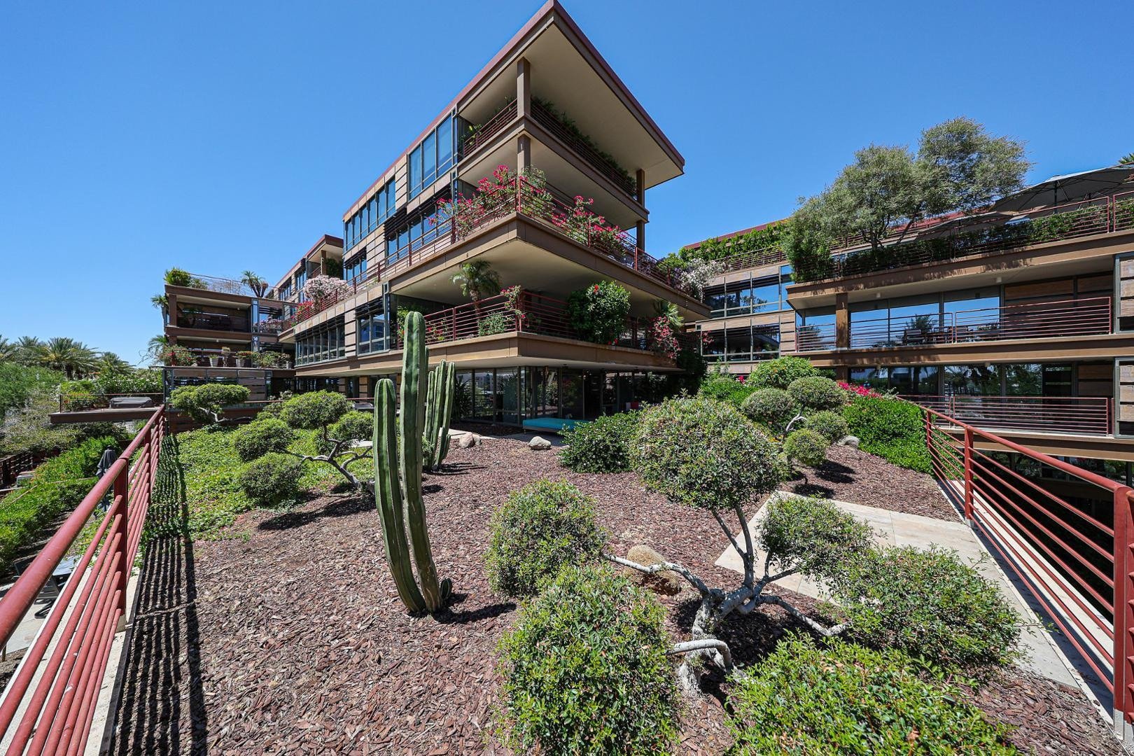 7157 E Rancho Vista Dr, #3006