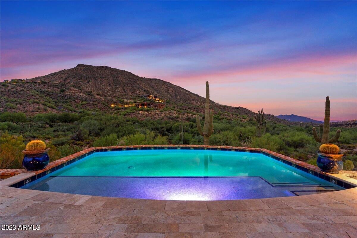 9514 E Madera Dr