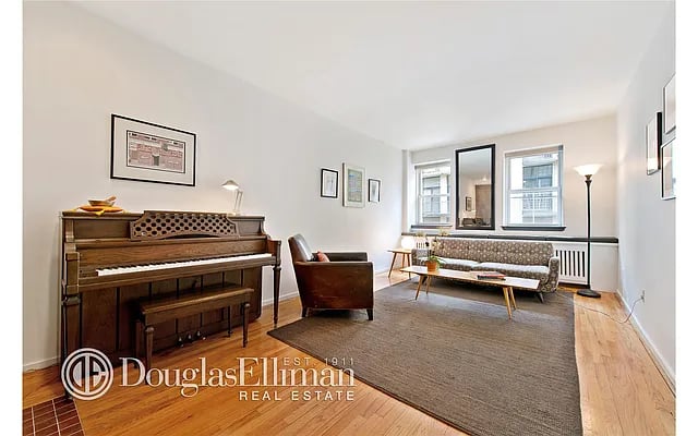 222 East 24th Street Unit: 4A
