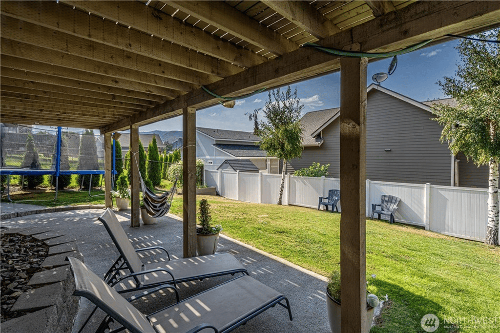 325 W Emerson Dr