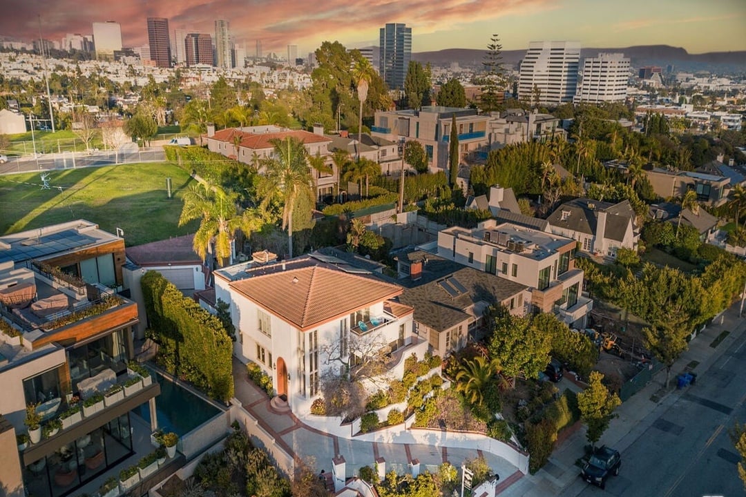 905 Berkeley St, 90403