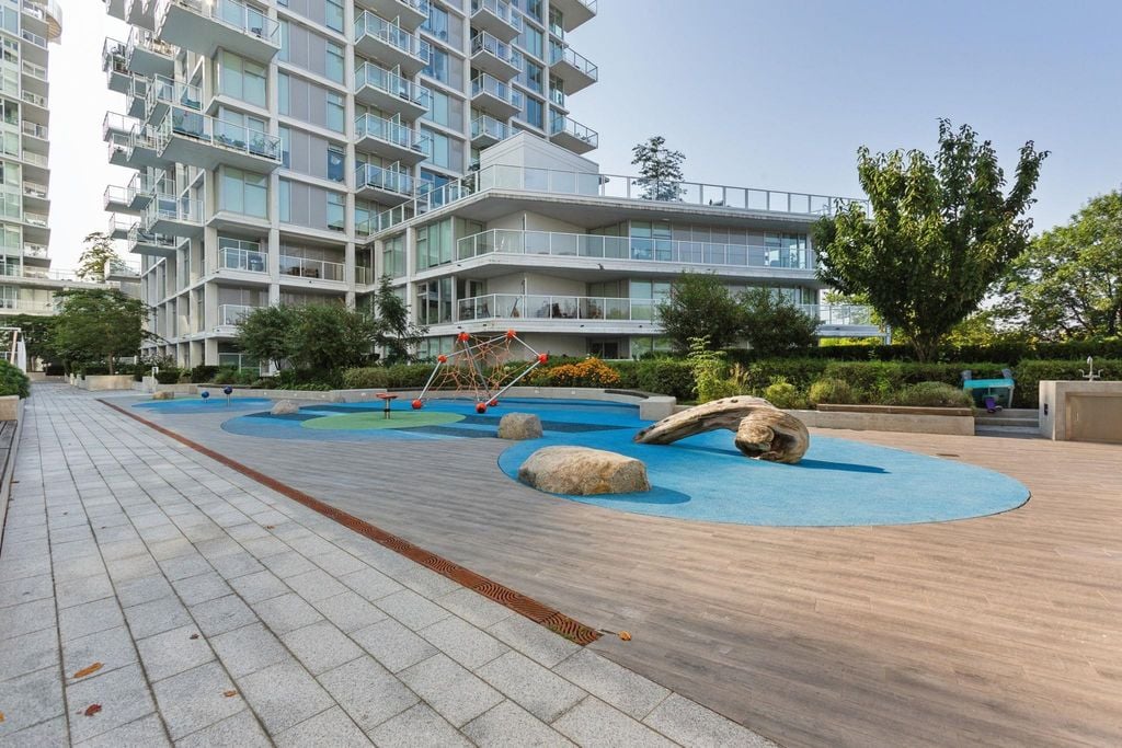 4638 Gladstone St, #503
