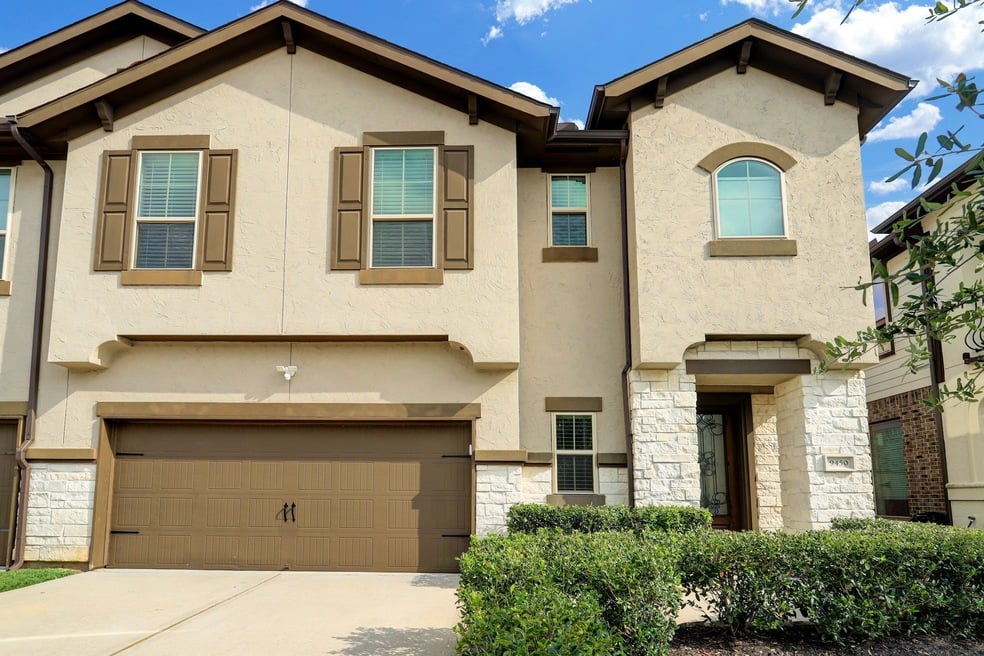 9450 Scanlan Heights Ln