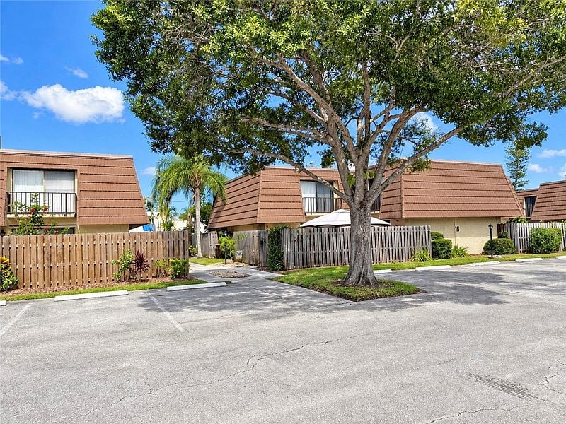 1166 6th Ave APT 17B