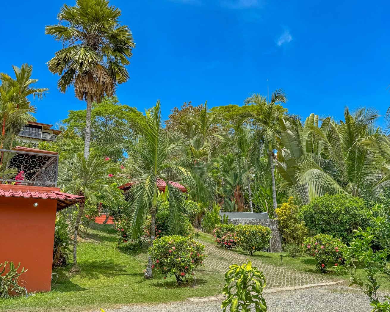 Ojochal Mountain View Home with Pool, Guest House & Gardens