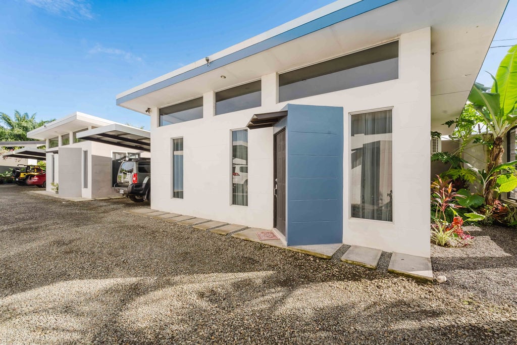 4 Boutique Rental Villas Plus Main House with Private Pool