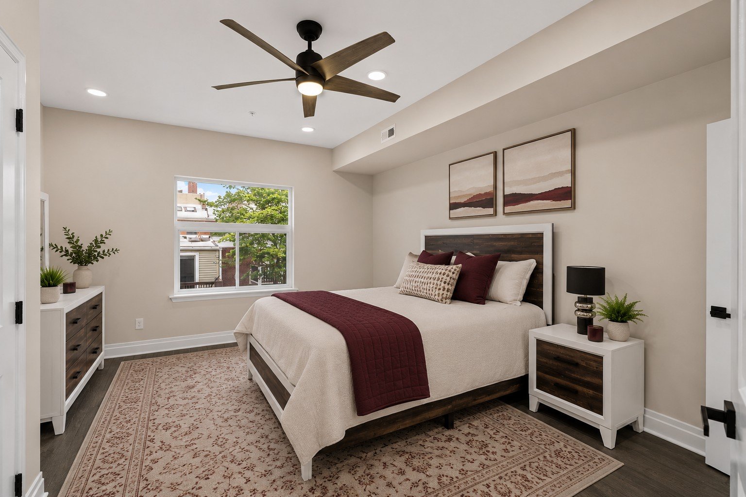 933 S 3rd St, Philadelphia, PA 19147