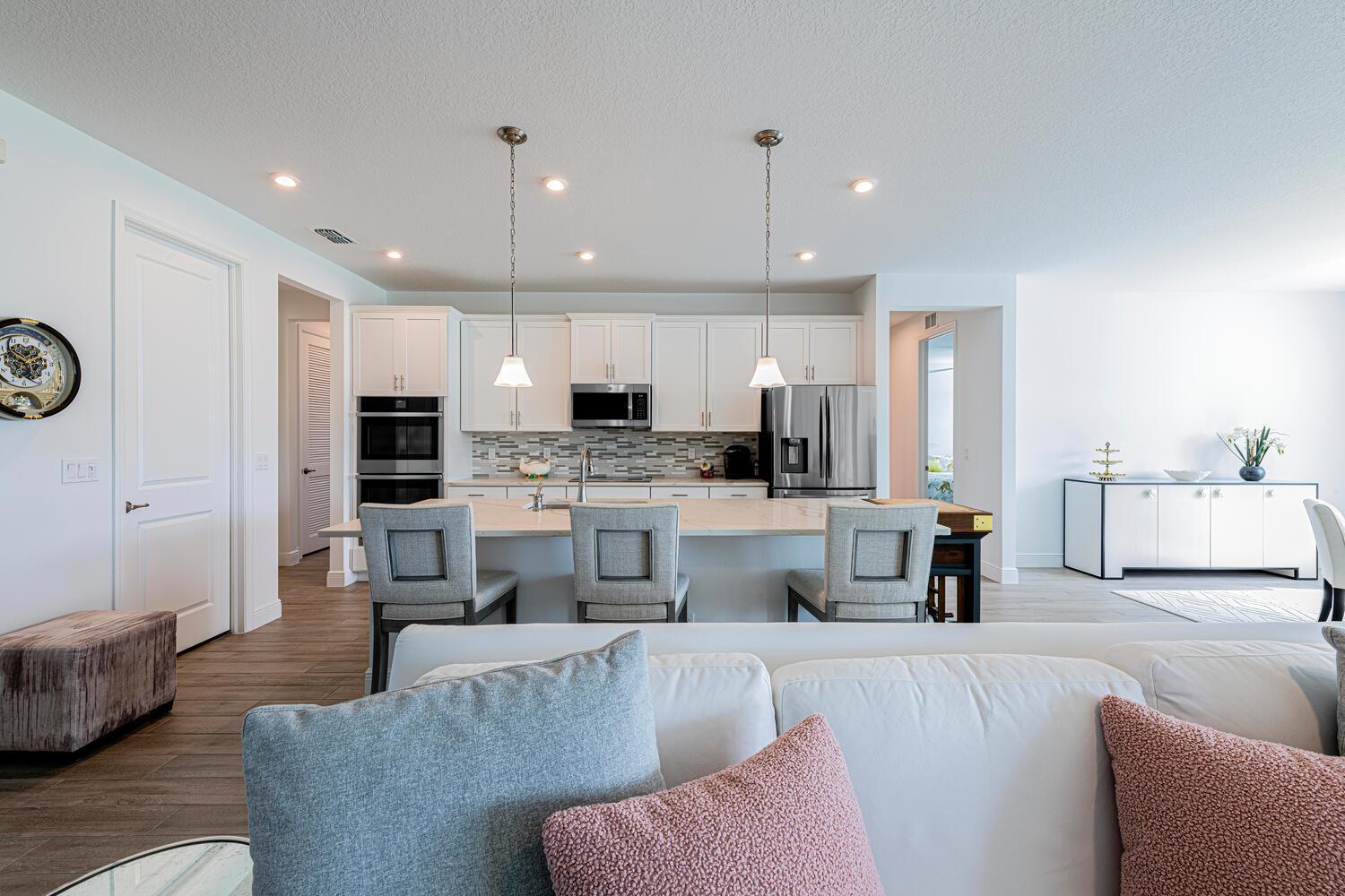 6358 Arcadia Square