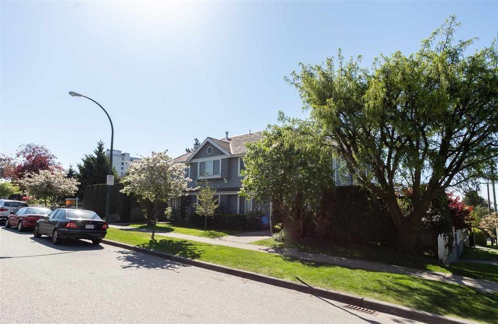 786 W 69th Ave