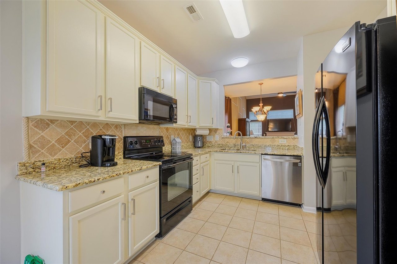 4090 Holly Villa Cir