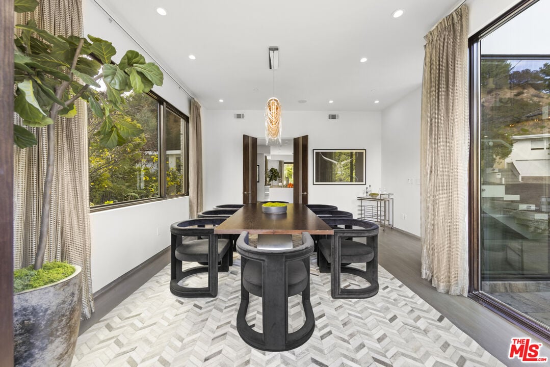  9586 Shirley Ln