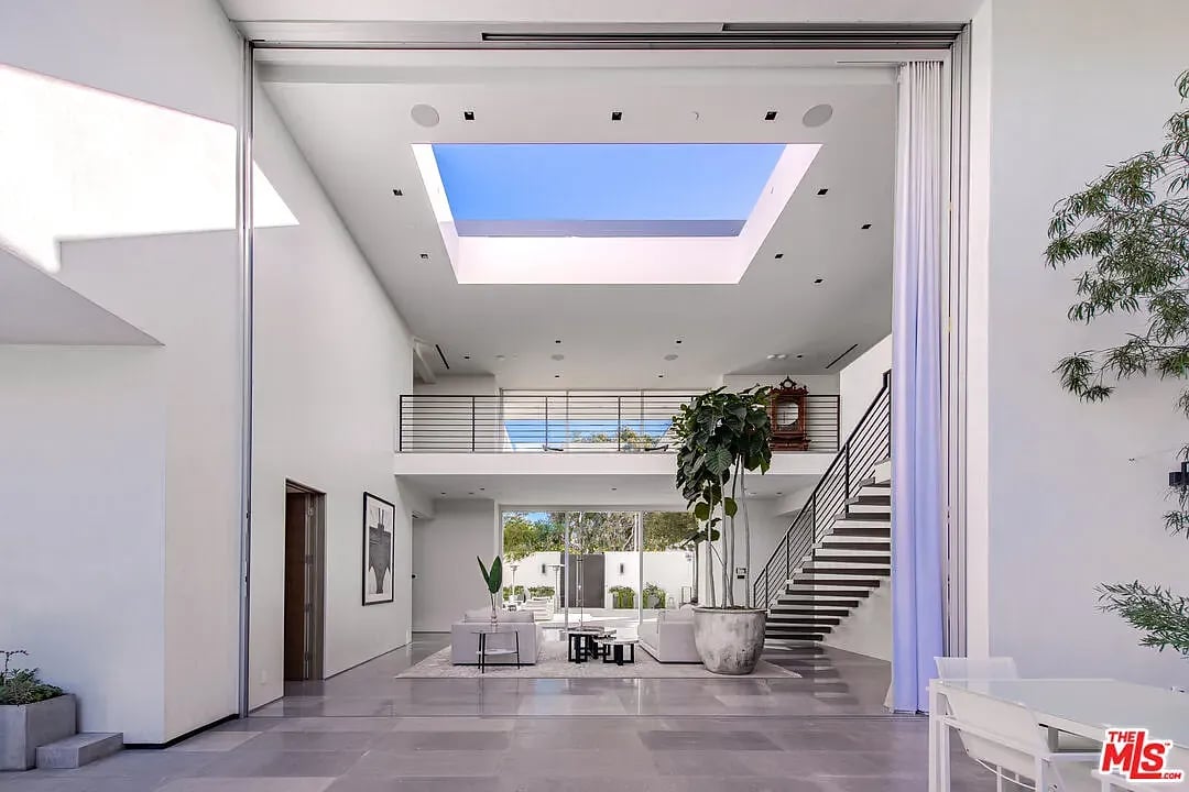 835 San Vicente Blvd