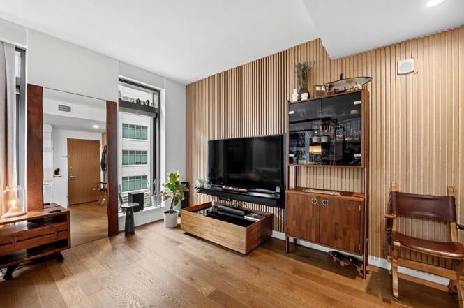 99 HUDSON ST Unit: 402