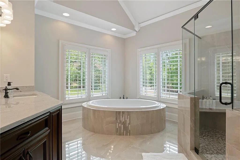 1555 Northcliff Trce