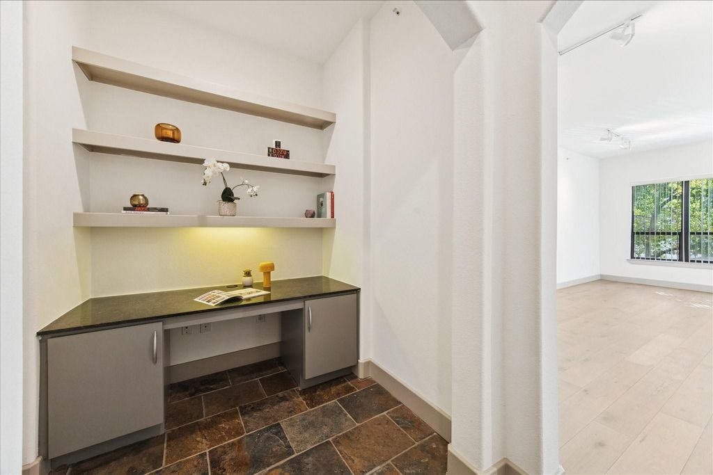 1901 Post Oak Blvd #2203