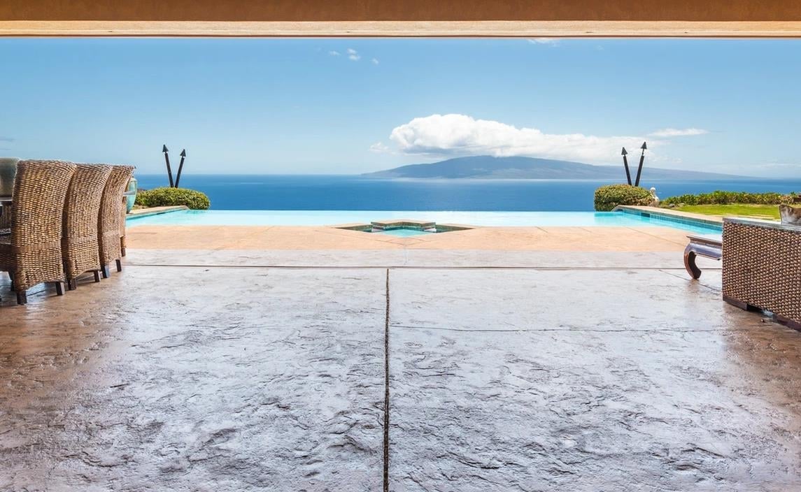 WEST MAUI TOP QUALITY RESIDENCE -35 ACRES - 180 DEGREE OVEANVIEW - $5,75,000 - PRESTIGIOUS MAHANALUA NIU SUBDIVISION 