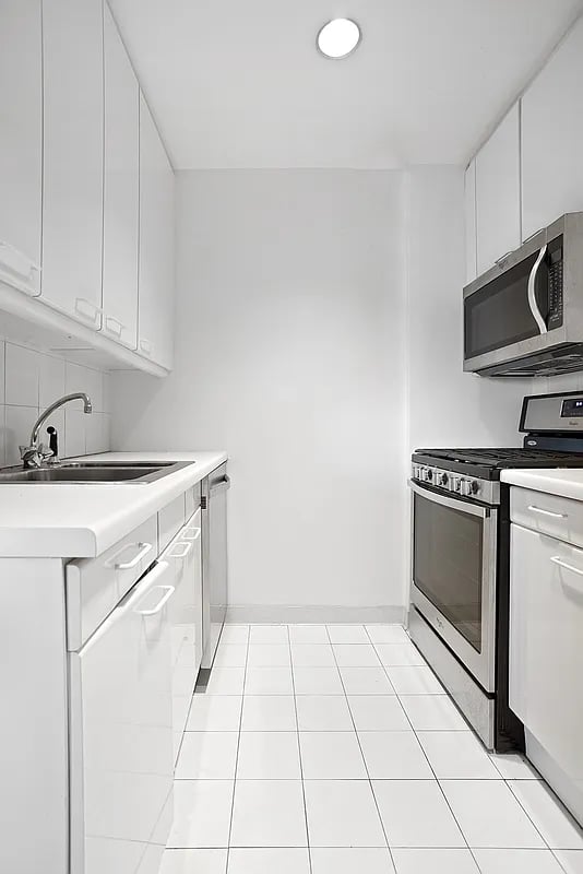 146 W 57th St, #52A