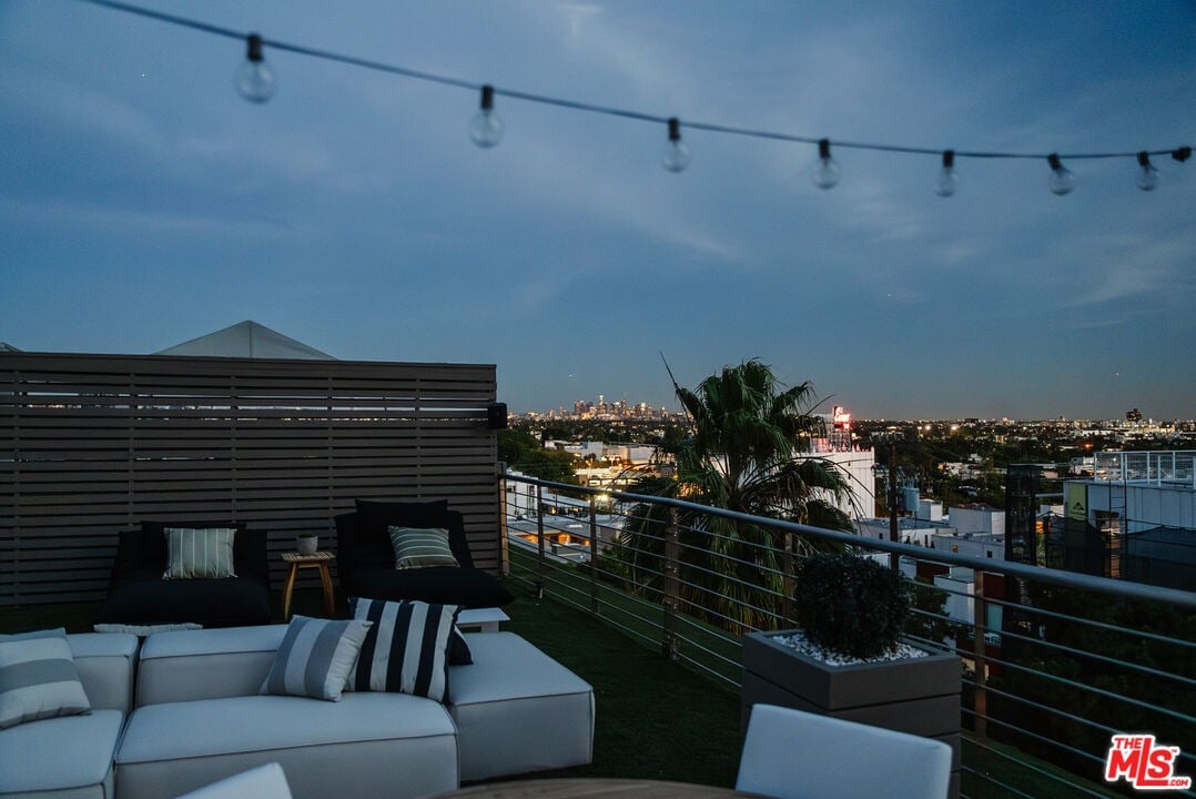 1152 N La Cienega Blvd, #301