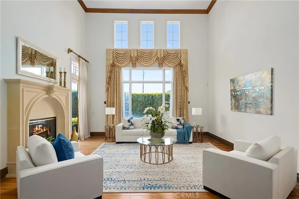 725 Carriage House Dr