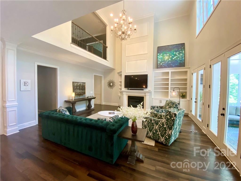 709 Woodcliff Ct