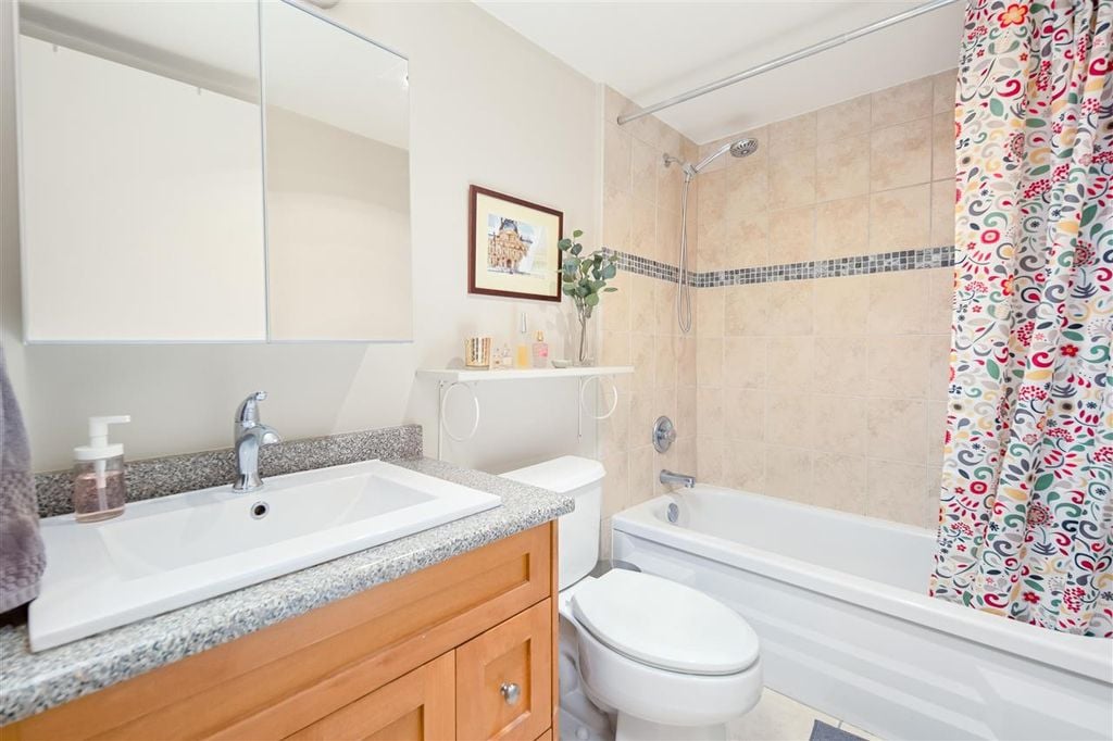 2033 W 7th Ave, #202