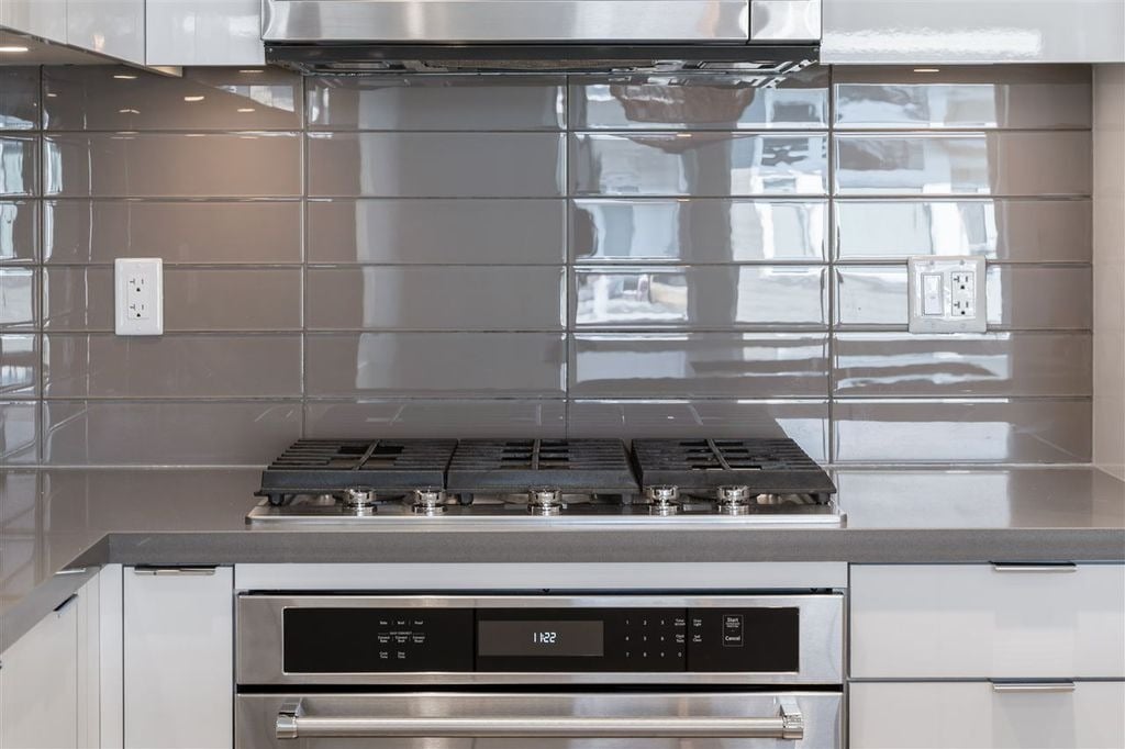 255 W 1st St, #510