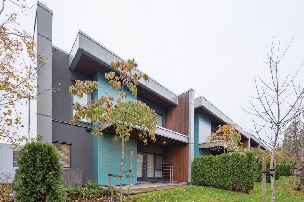 3596 Salal Dr, #18