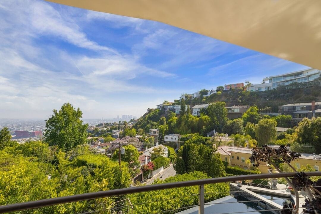 Aria Manor, Sunset Plaza Dr, 90069